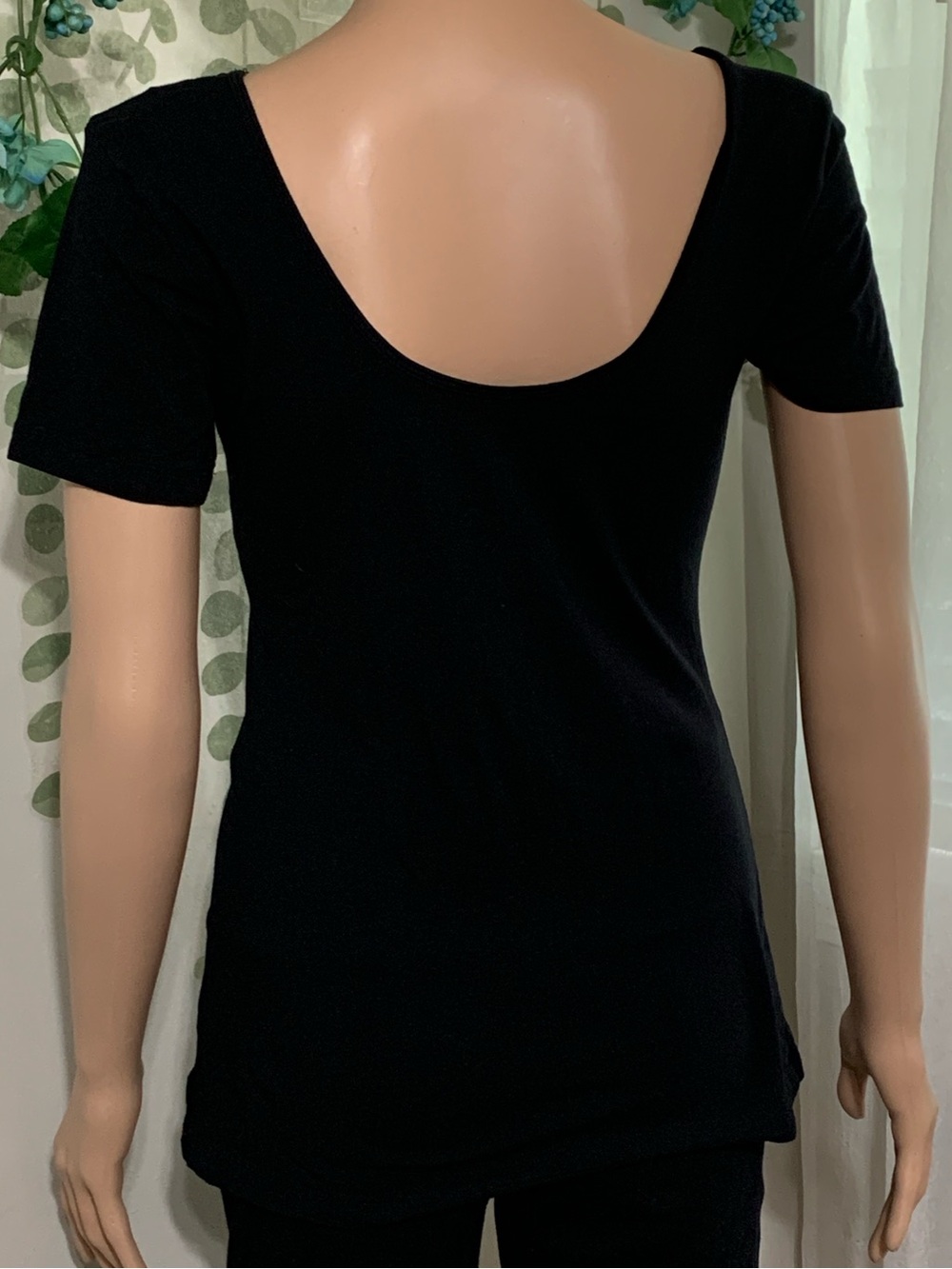 ❤️ Sz M Old Navy Black Short Sleeve Scoop Neck Tee - Picture 2 of 3